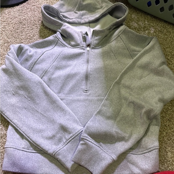 Sweatshirt - Picture 1 of 2